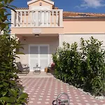 Paradise House * سبليت