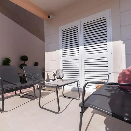 Paradise House 아파트